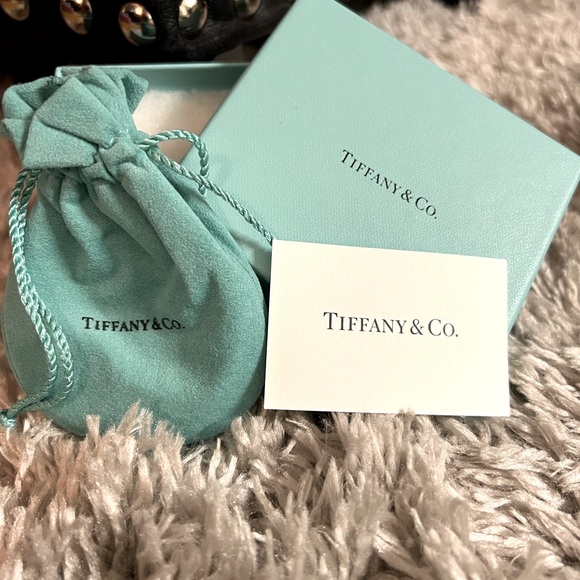 Tiffany & Co gift box with contents - Picture 2 of 2
